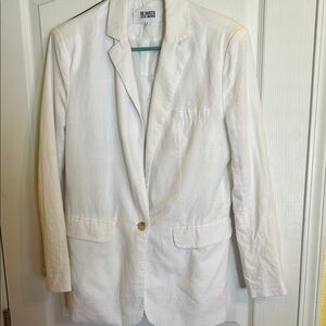 BB Dakota White Blazer with Notched Lapels and Structured Shoulders